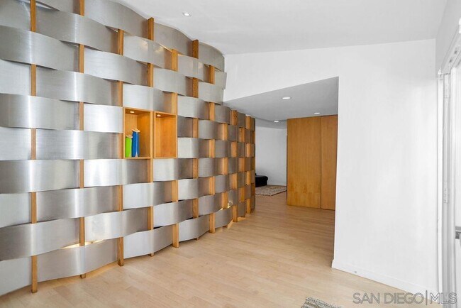 Building Photo - 1563 Calle Candela