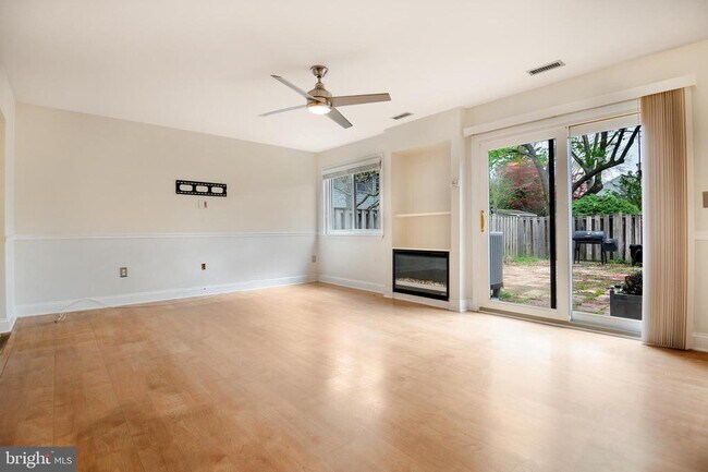Foto del edificio - 1055 Cedar Ridge Ct