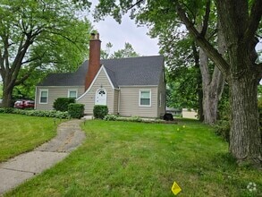 Building Photo - 36 Deerpath Rd