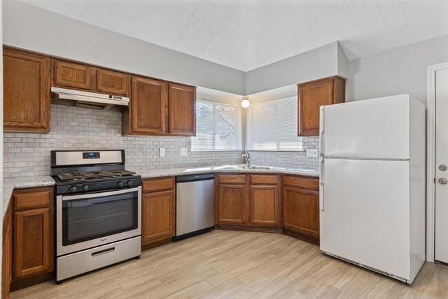 Foto del edificio - 6019 Shady Manor Dr