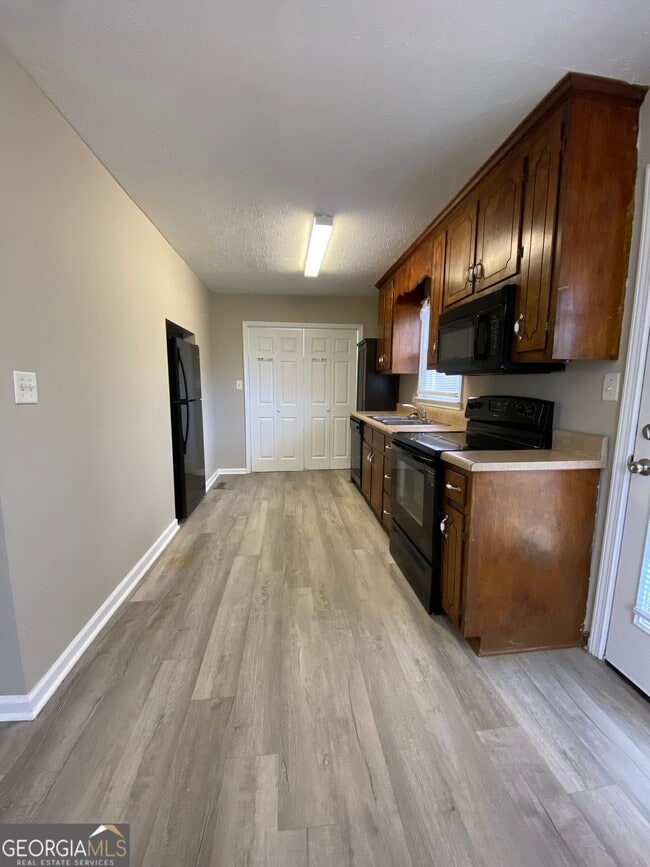 Building Photo - 338 Whitehead Rd