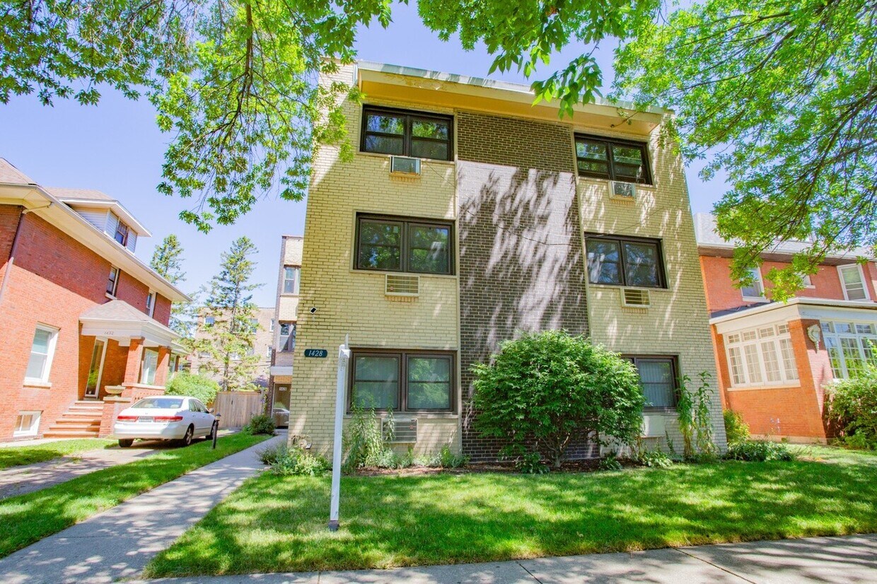 Foto principal - 1428 W Fargo Ave