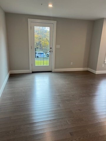 Building Photo - 328 Bank