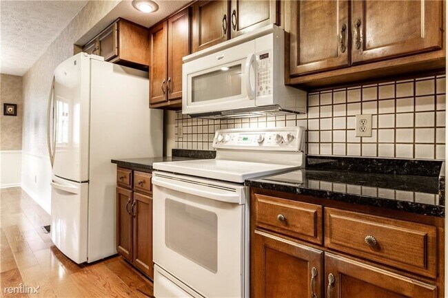 Building Photo - 1 br, 1 bath Condo - 9268 Spring Forest Dr