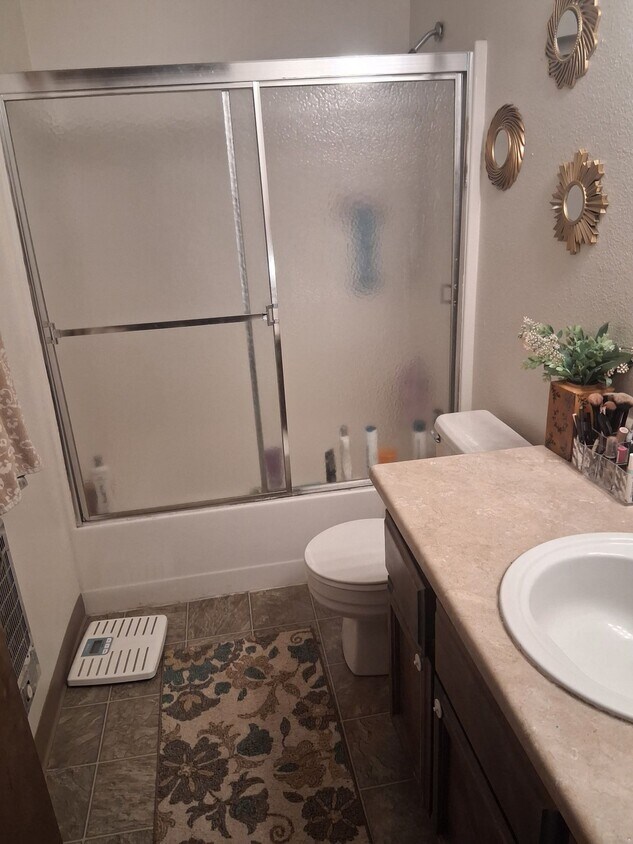 Foto del edificio - 211 W 1st St