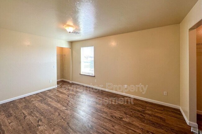 Foto del edificio - 2700 Cobalt Ct NW