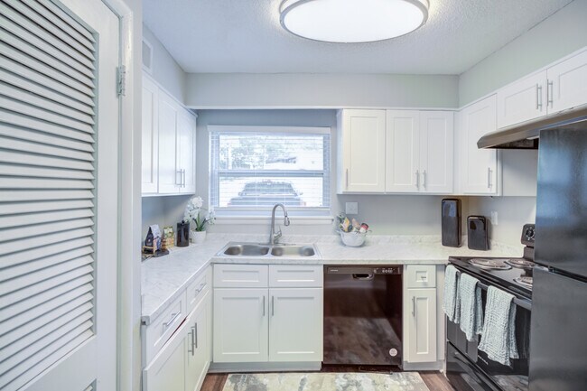 Foto del edificio - Thirty-One 32 Cypress