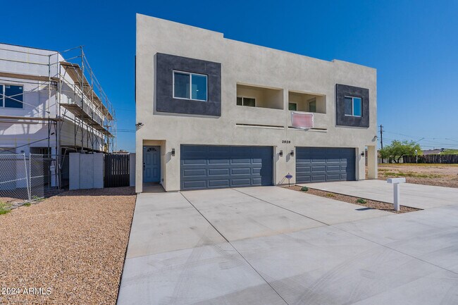 Foto del edificio - 2526 E Broadway Rd