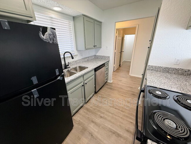 Foto del edificio - 2326 Summer Pl Dr