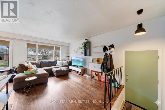 Photo du bâtiment - 195 Bendamere Ave