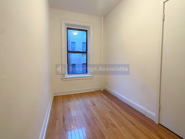 Building Photo - 121 La Salle Street