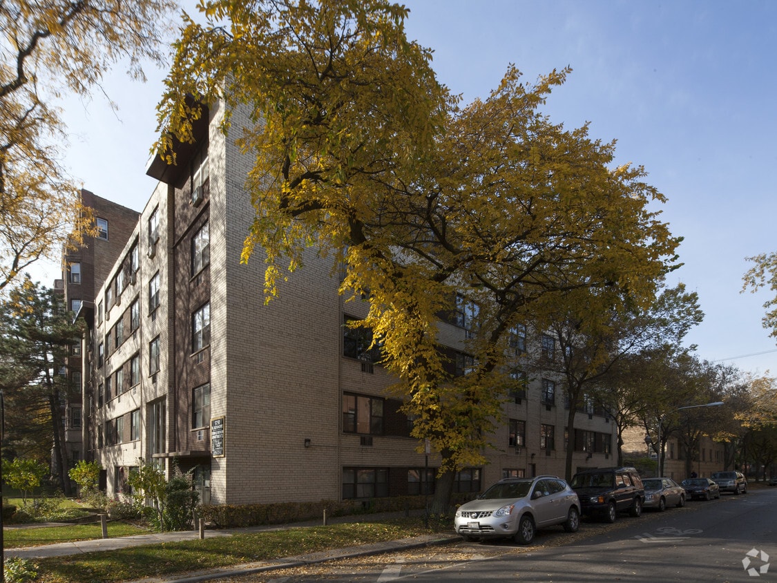Primary Photo - 5750 N Kenmore Ave