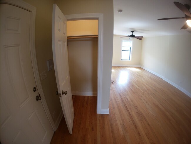 Foto del edificio - 1120 W Grand Ave