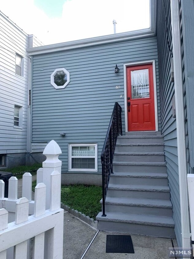 Primary Photo - 60 Garibaldi Avenue, Unit 2