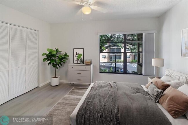 Foto del edificio - 2590 Coral Springs Dr