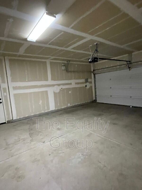 Building Photo - 575 Montana De Oro St