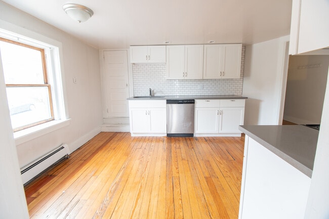Kitchen - 2902 Umatilla St