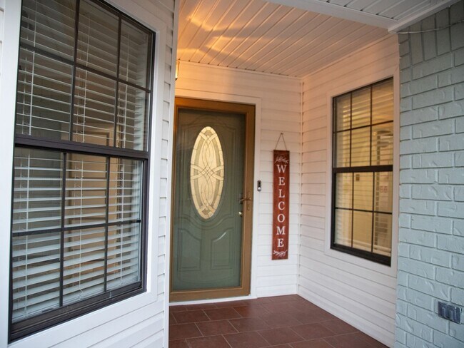 Building Photo - Spacious Family Rental Home