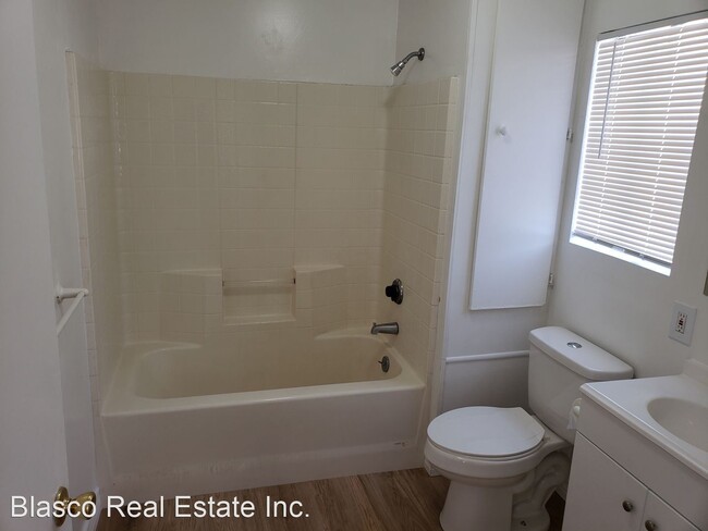 Building Photo - 4833 Roadrunner Rd