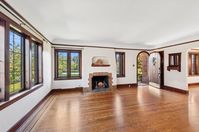 Foto del edificio - 5 bedroom in Seattle WA 98199
