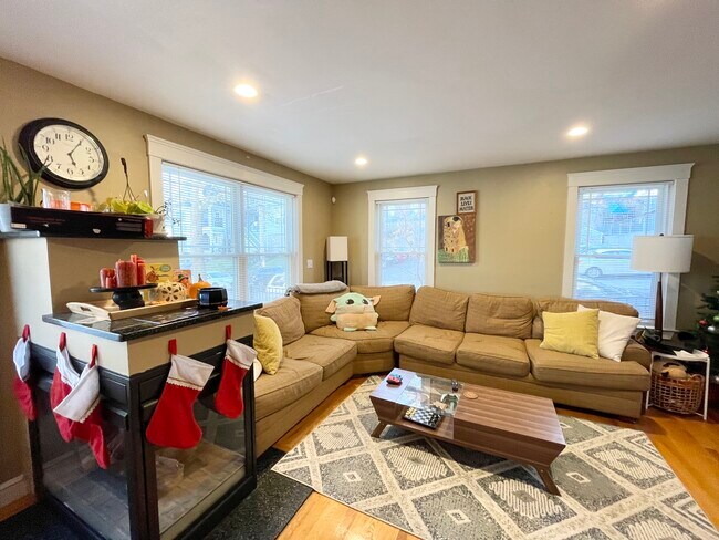 Foto del edificio - 23 Iroquois St