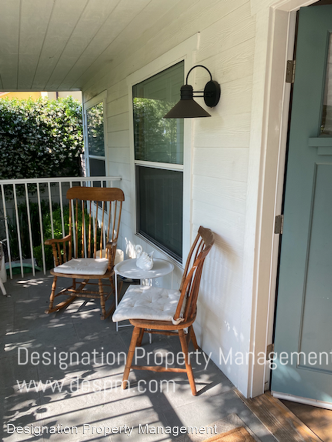 Building Photo - 3 br, 2.5 bath House - 2030 N New Hampshir...