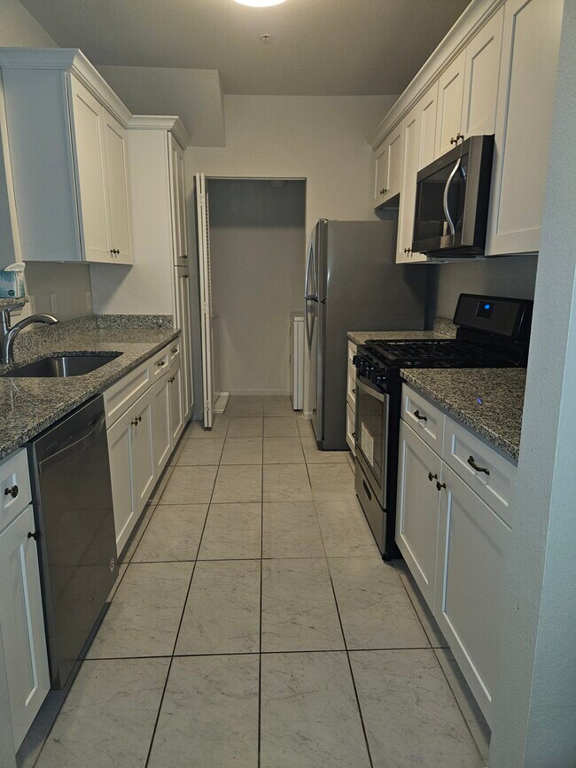 Kitchen - 13008 Cabin Creek Rd