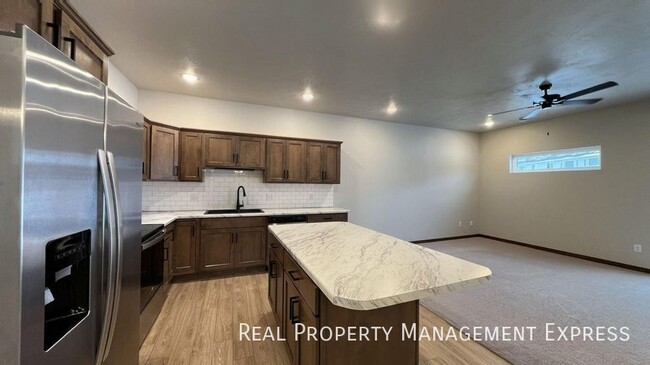 Building Photo - Modern Luxury: 3BR Townhome with Stylish Finishes, Spacious Interiors, and Attached Garage
