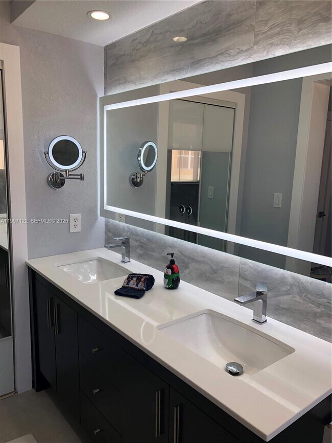 Foto del edificio - 7768 NW 116th Ave