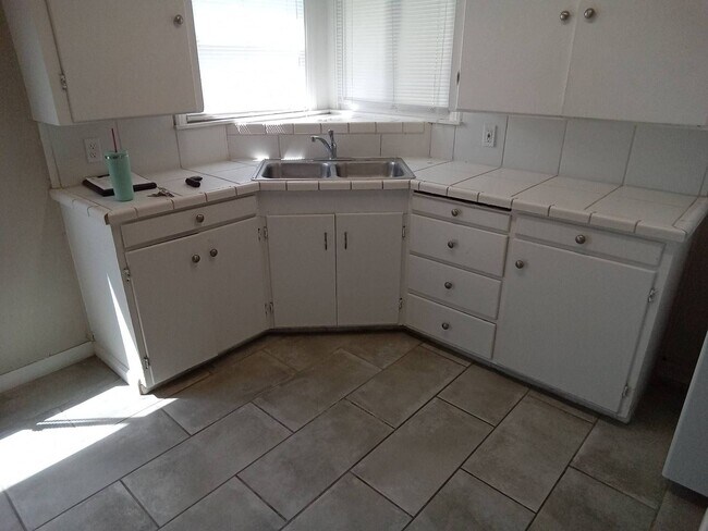 Building Photo - 1280 High St