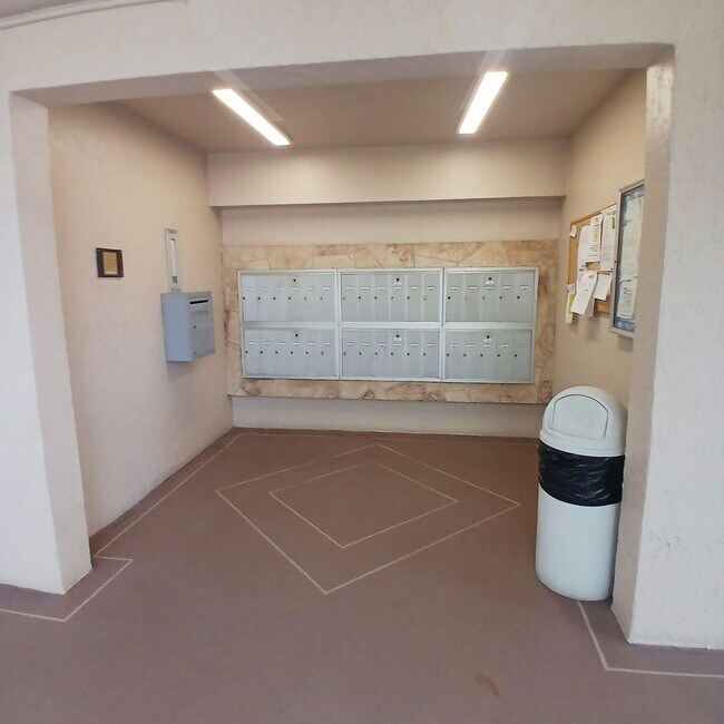 Foto del edificio - 7136 S Devon Dr