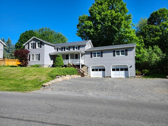 Building Photo - 829 Crow Hill Rd