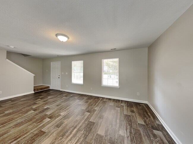 Building Photo - Gorgeous Home!!