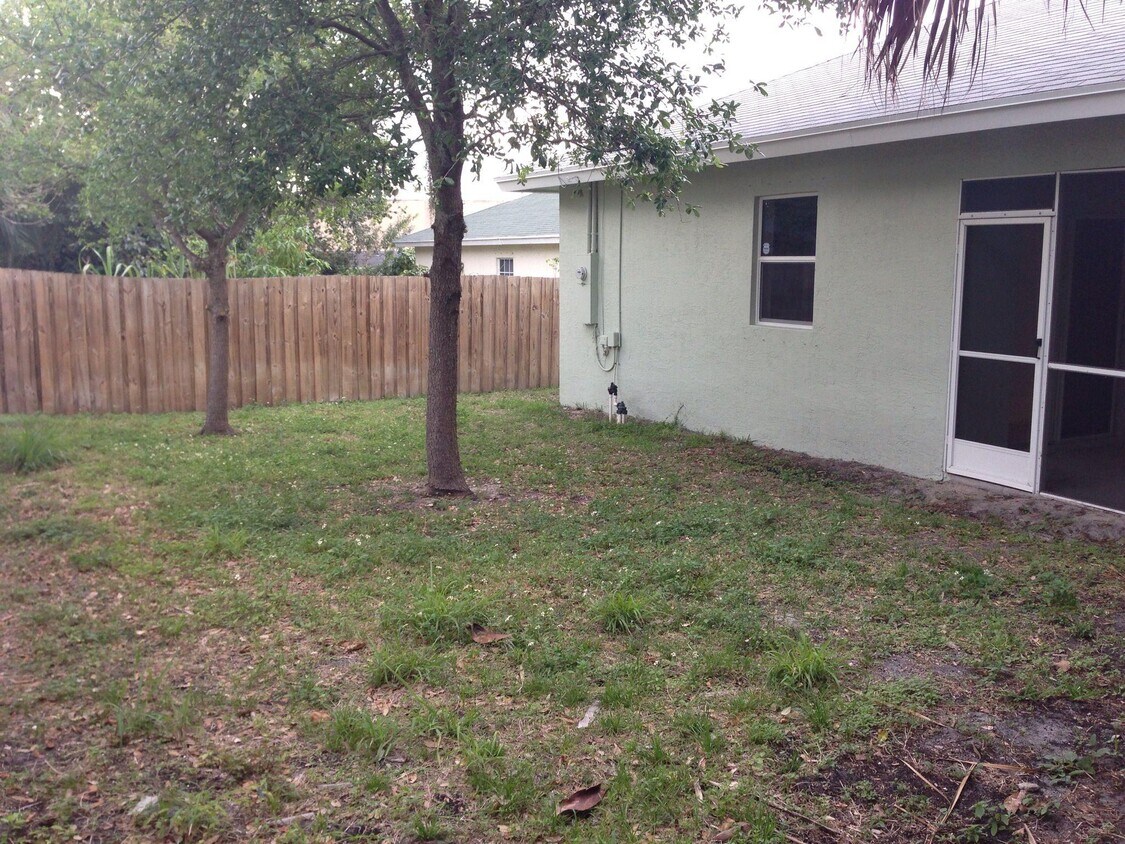 Building Photo - 1731 Lavue Ave