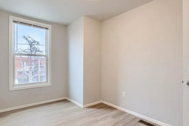 Building Photo - 213 E Evans Ave