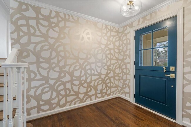 Building Photo - 439 Broadland Rd NW