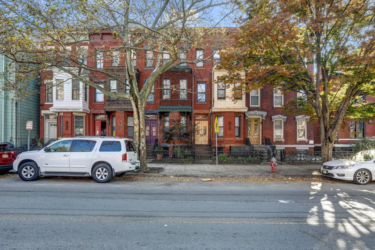 Victorian Row Houses - 284 Pacific Ave