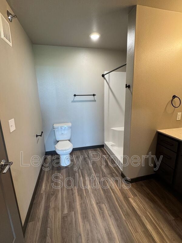 Primary Photo - 226 E Greenfield Ln