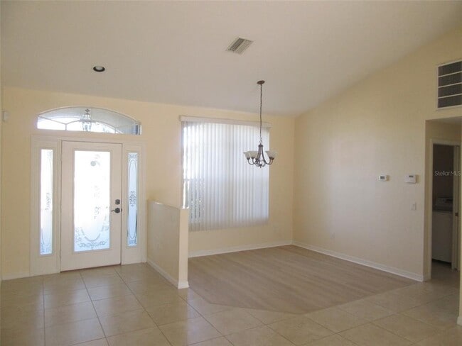 Foto del edificio - 8171 Rocliff Ave