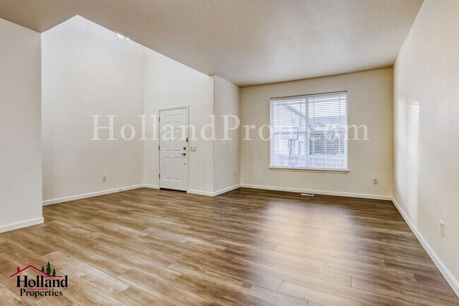 Foto del edificio - Updated Monthly Rent: $3,000 - Beautiful updated 4 Bedroom home in Beaverton