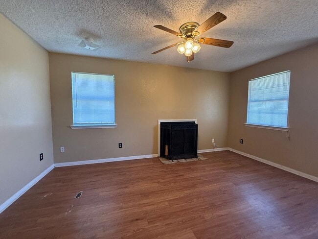 Building Photo - 4808 Rainbow Cir