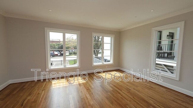 Foto del edificio - 2018 Smallwood Dr