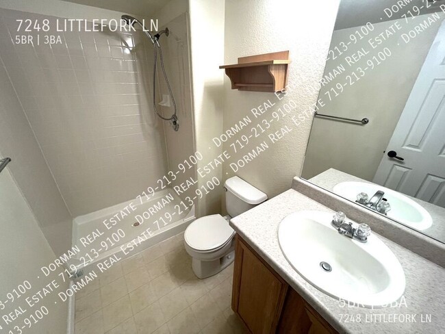 Building Photo - $500 OFF the first month of rent! Large 5-...