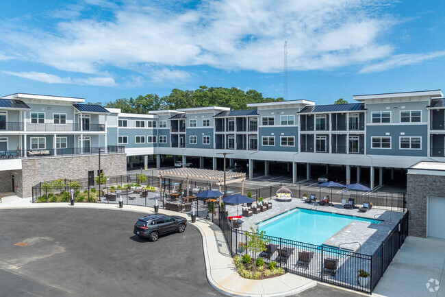 Building Photo - The Flats at Coastal Station