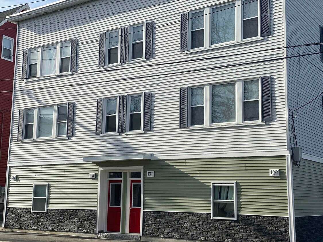 131 Second St Unit 2N, Manchester, NH 03102 Room for Rent in