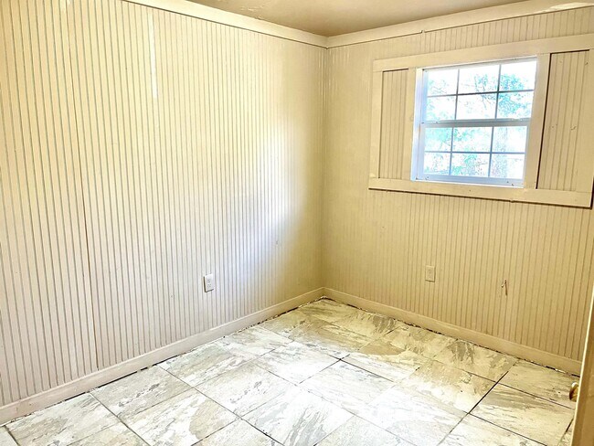 Building Photo - 5851 Denova St