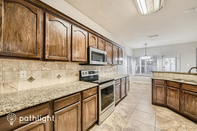 Foto del edificio - 1021 Hidden Lake Drive, Burleson, TX, 76028