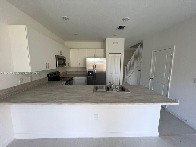 Foto del edificio - 875 NE 211th St