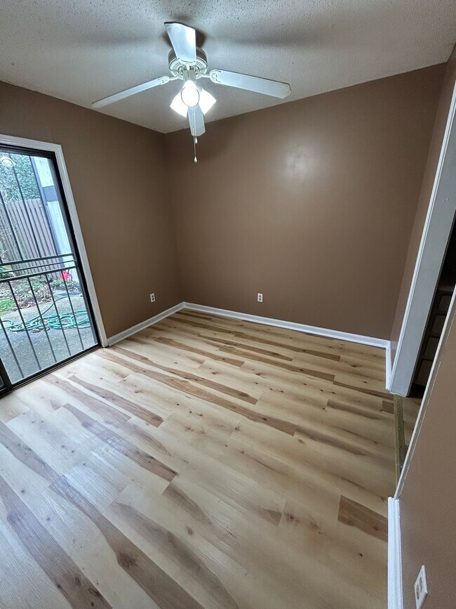 Comida - 3633 Cobble Mill Ln