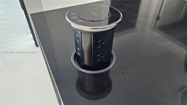 Foto del edificio - 1861 NW N River Dr